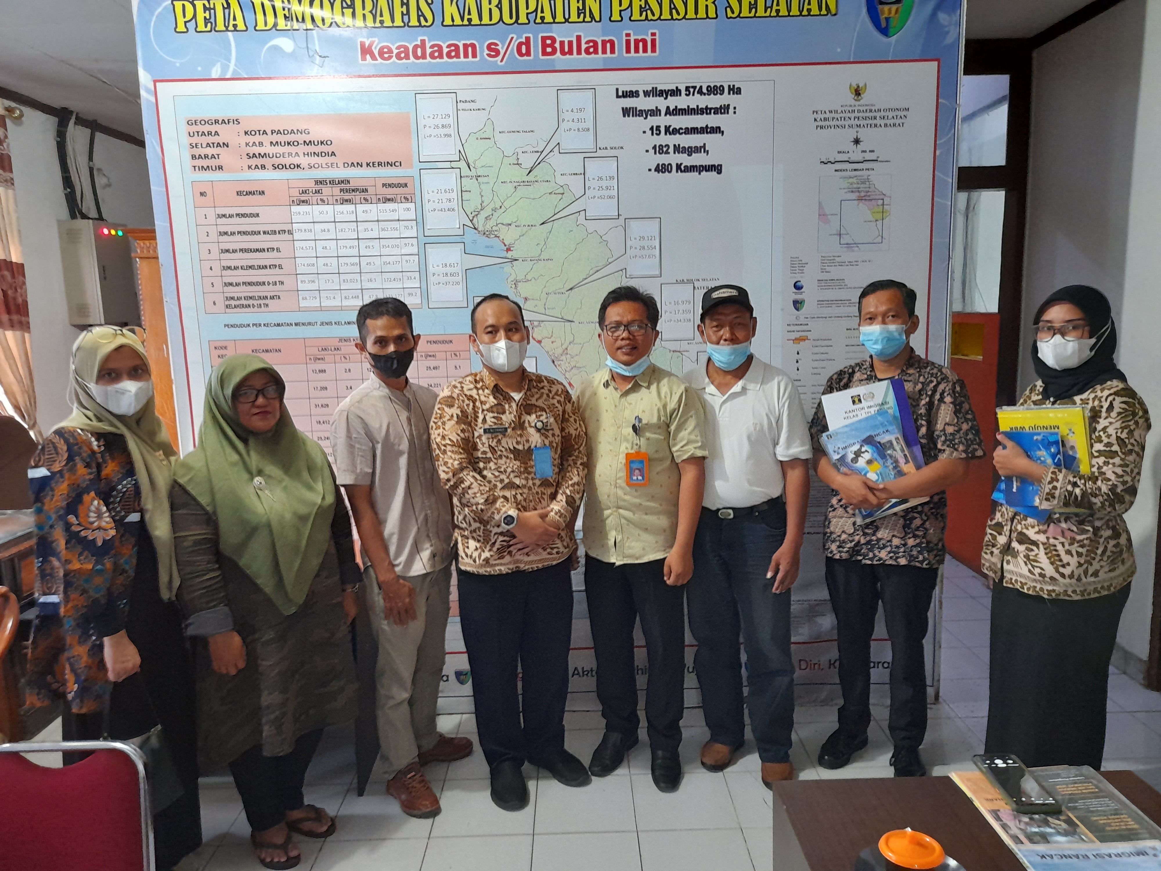 IMIGRASI KELAS I TPI PADANG KEMBALI KUNJUNGI DISDUKCAPIL