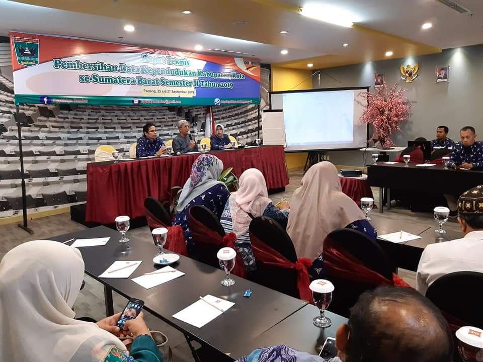 RAPAT TEKNIS PEMBERSIHAN DATA KEPENDUDUKAN SEMESTER 1 TAHUN 2019
