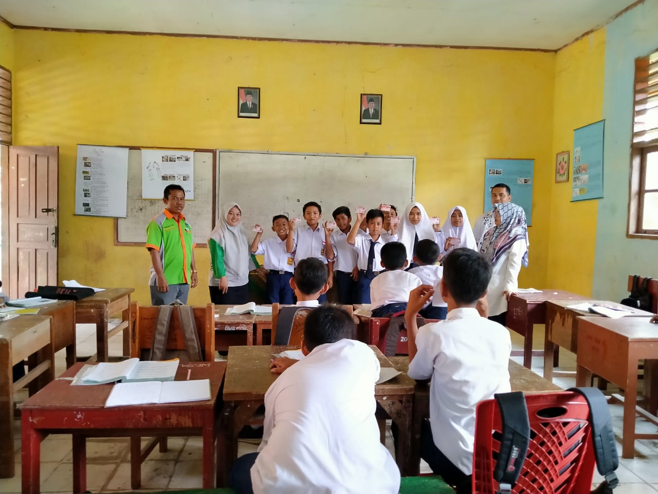 UKL BAYANG SERAHKAN KARTU KIA