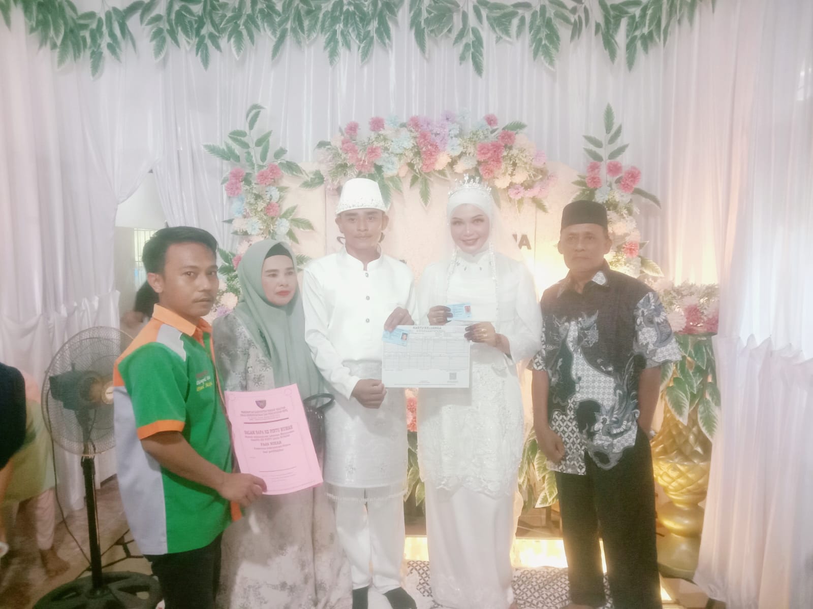 UKL KEC. PANCUNG SOAL SERAHKAN KK DAN KTP BARU BAGI PASANGAN BARU DI MUARO SAKAI