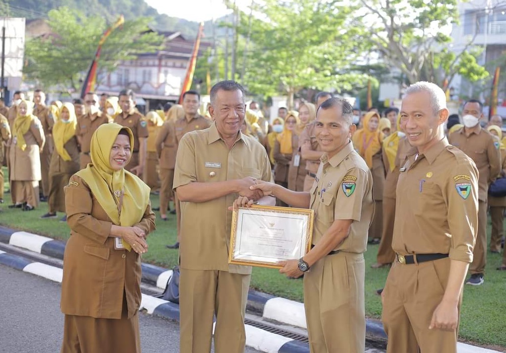 DINAS DUKCAPIL PESSEL TERIMA PENGHARGAAN TITIK LOKUS KLA 