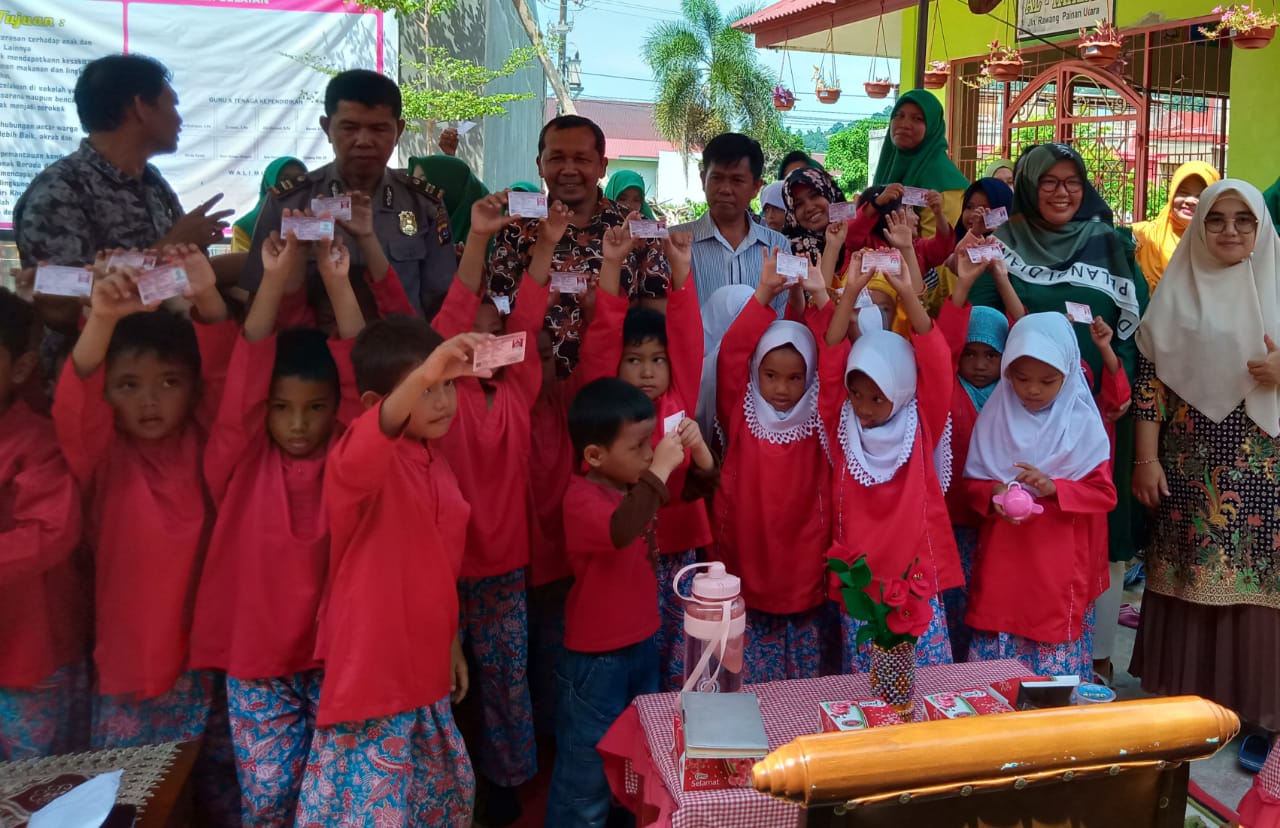 DUKCAPIL DUKUNG PROGRAM SEKOLAH RAMAH ANAK