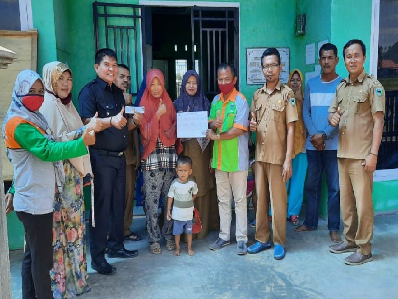 UKL BAYANG GANDENG PEMERINTAH NAGARI DISTRIBUSIKAN DOKUMEN ADMINDUK