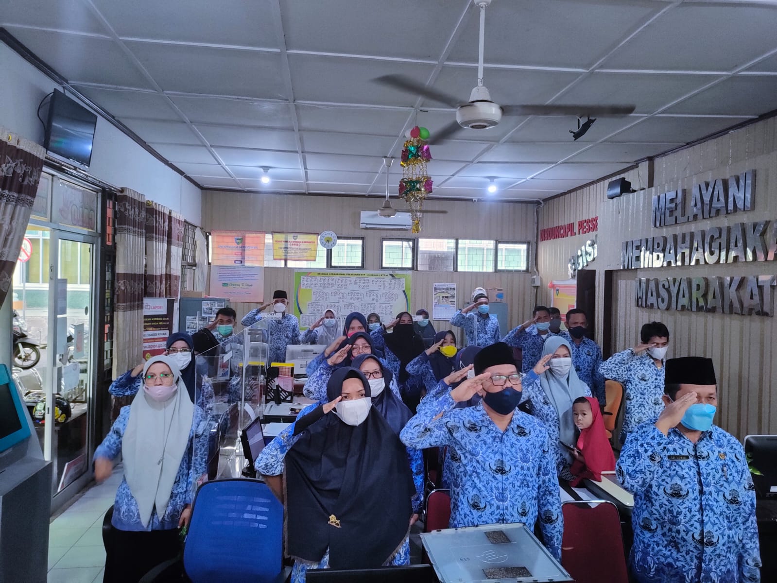 DISDUKCAPIL IKUTI PERINGATAN ULANG TAHUN KE-76 RI