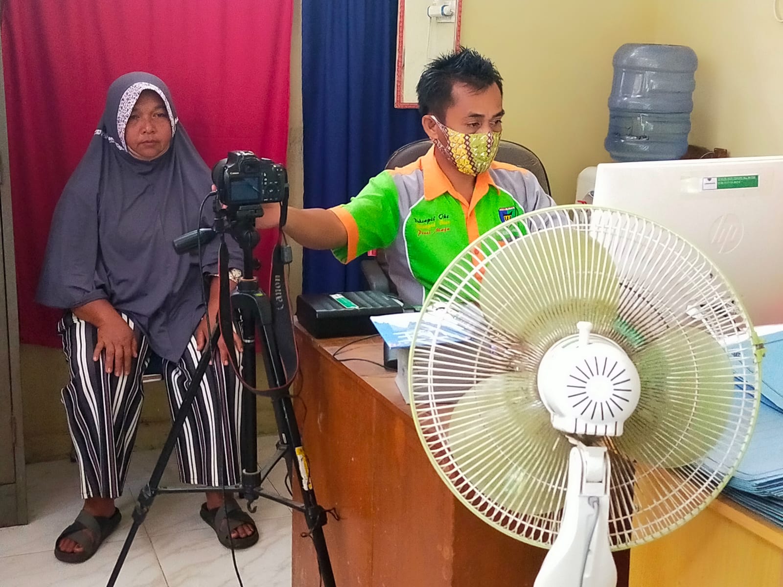 LAYANAN PEREKAMAN DAN PERCETAKKAN KTP ELEKTRONIK DI UKL KECAMATAN IV JURAI