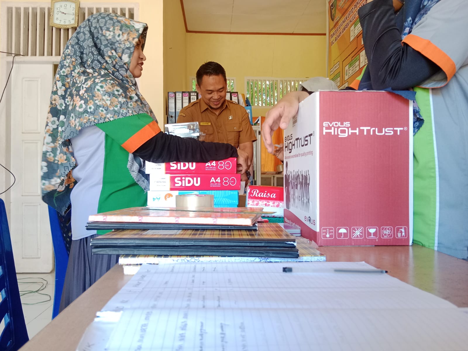 DINAS DUKCAPIL PESSEL DISTRIBUSIKAN SEMUA SARPRAS PELAYANAN UKL