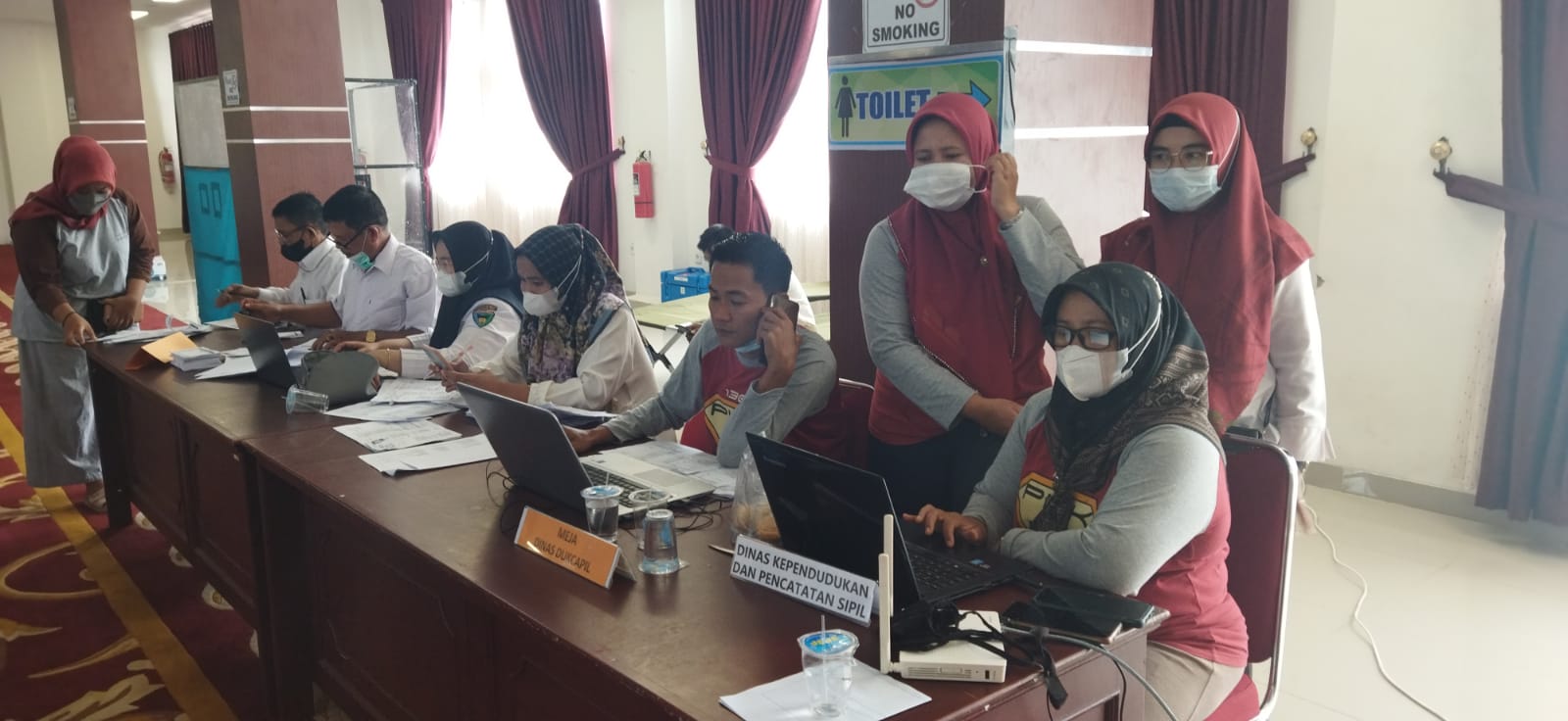 KOLABORASI DENGAN SATGAS PERCEPATAN PENANGGANAAN COVID-19, DISDUKCAPIL BUKA STAND DI GEBYAR VAKSIN