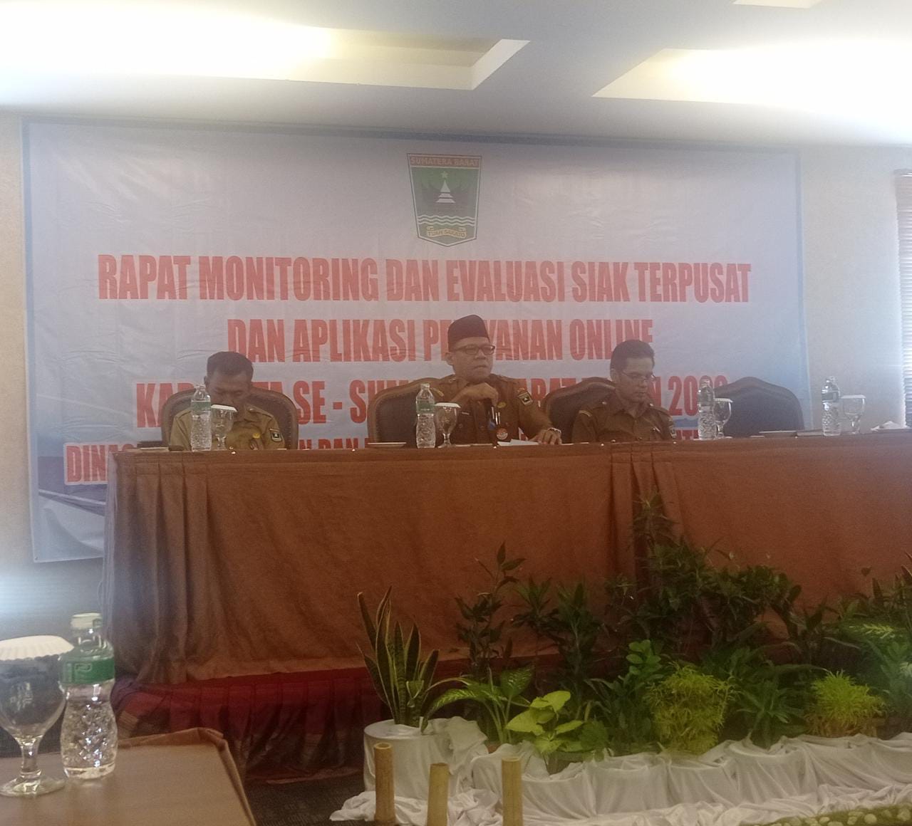RAPAT MONEV SIAK TERPUSAT DAN APLIKASI ONLINE DISDUKCAPIL SE SUMATERA BARAT