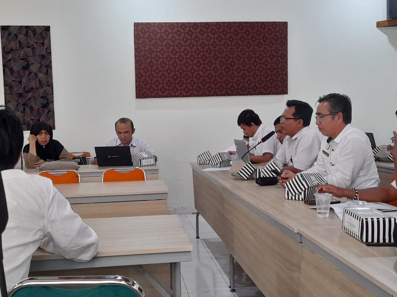 RAPAT VERVAL DATA PERKEMBANGAN KEPENDUDUKAN KABUPATEN KOTA