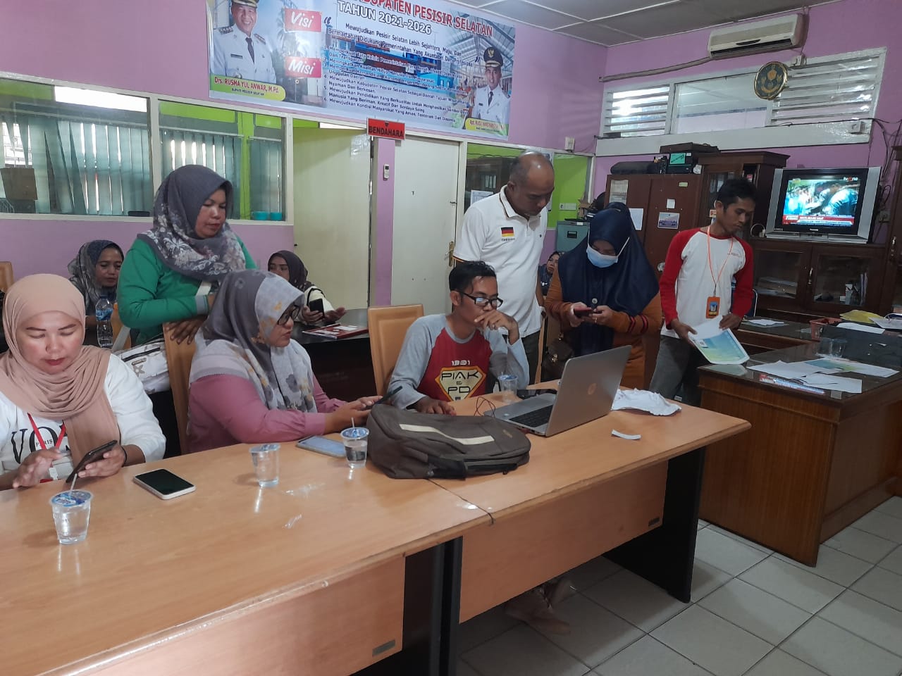 SOSIALISASI SERTA INSTALASI IDENTITAS KEPENDUDUKAN DIGITAL PADA DINAS PERDAGANGAN DAN TRANSMIGRASI