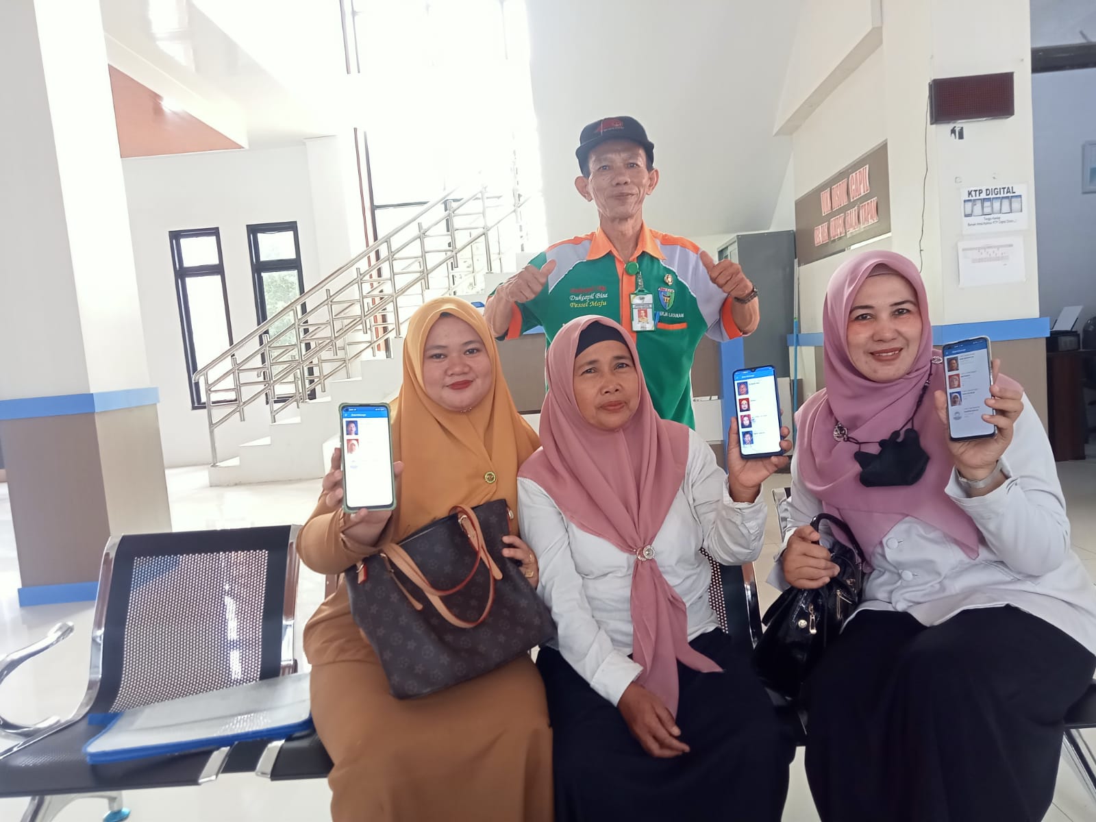 LAYANAN UNTUK MEMPERMUDAH MASYARAKAT DAPATKAN KTP DIGITAL