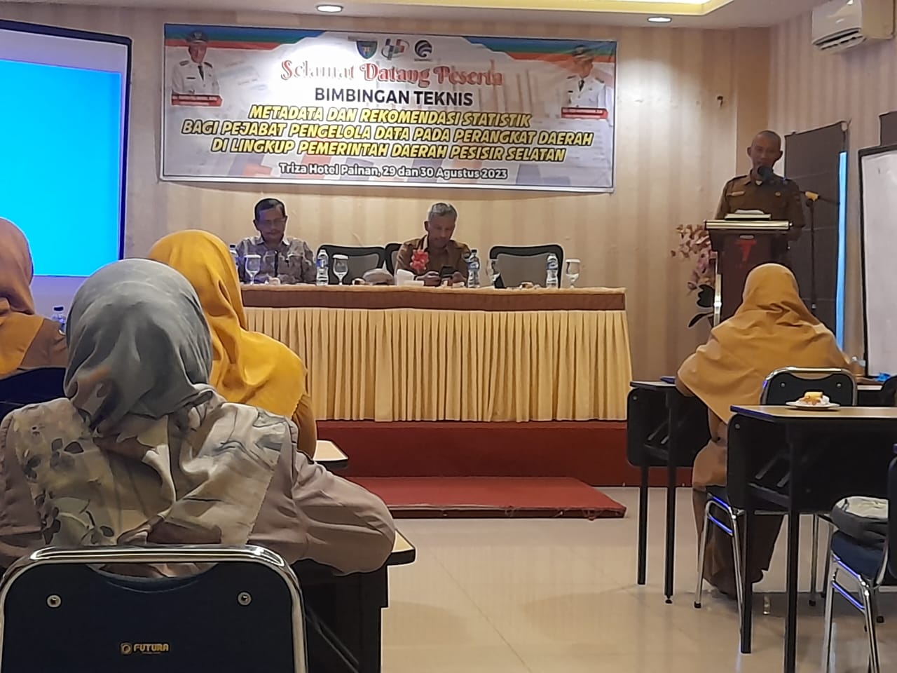 DISDUKCAPIL PESISIR SELATAN IKUTI BIMTEK METADATA DAN REKOMENDASI STATISTIK