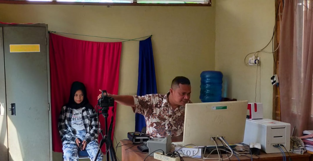 KEJAR TARGET UKL KECAMATAN IV JURAI TERUS TINGKATKAN PEREKAMAN KTP ELEKTRONIK PEMULA 