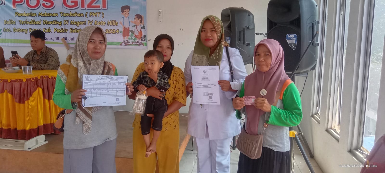 Unit Kerja Layanan Disdukcapil Batang Kapas Lakukan Layanan Berputar Salam Sapa Ke Pintu Rumah