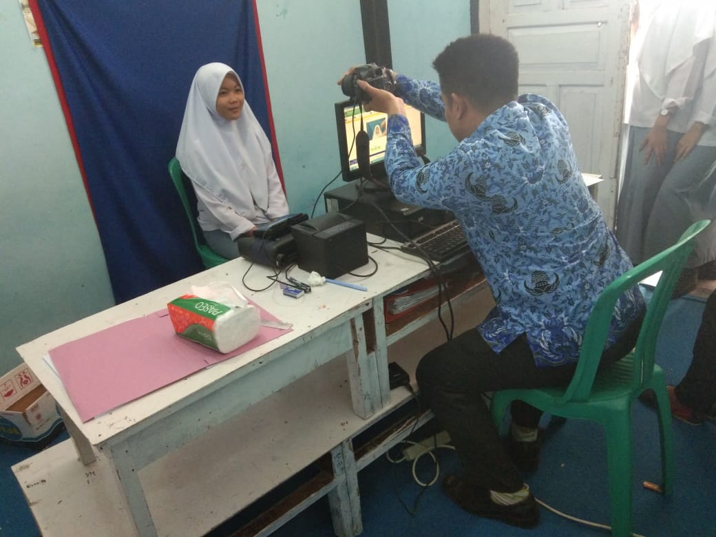 UKL SUTERA DATANGI SEKOLAH UNTUK KEMBALI MELAKUKAN PEREKAMAN TERHADAP  SISWA
