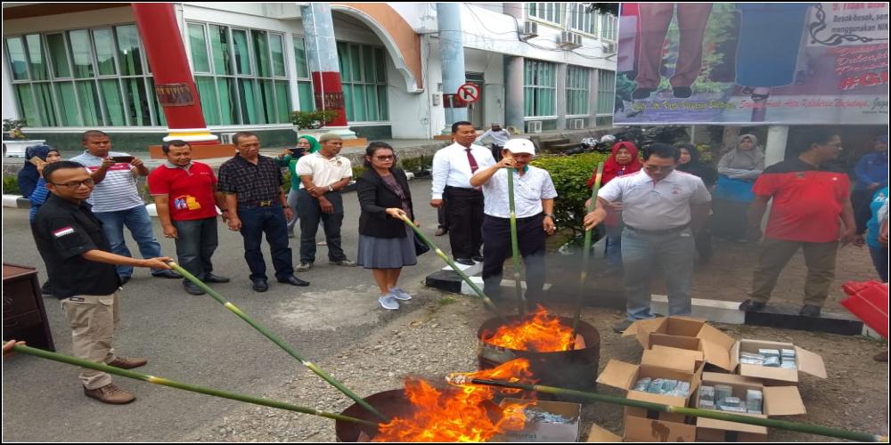 PEMUSNAHAN KTP-EL YANG INVALID DAN RUSAK DI KOTA PAINAN